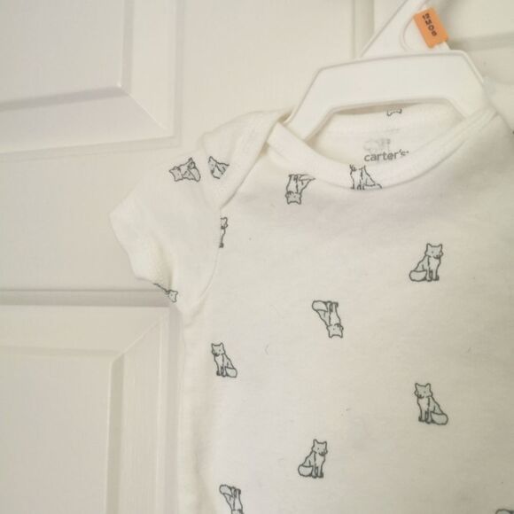 3/$15 Carter's short sleeve onesie - Picture 3 of 4